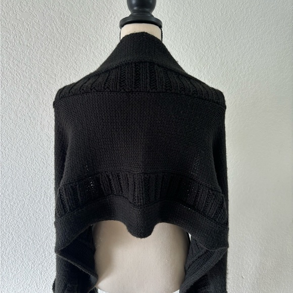 Nordstrom black thick blanket scarf with pockets - Picture 5 of 6